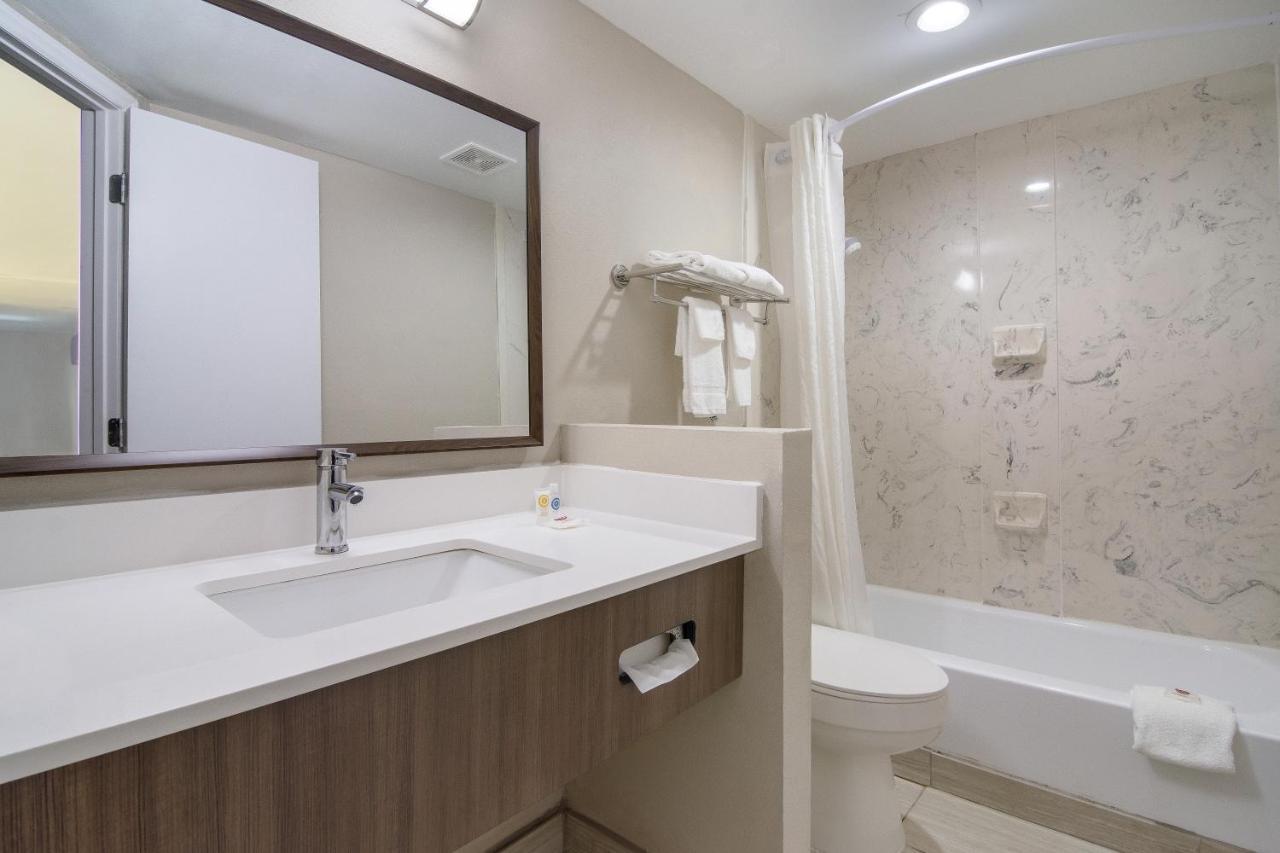 The Townhouse Inn Highpoint 외부 사진