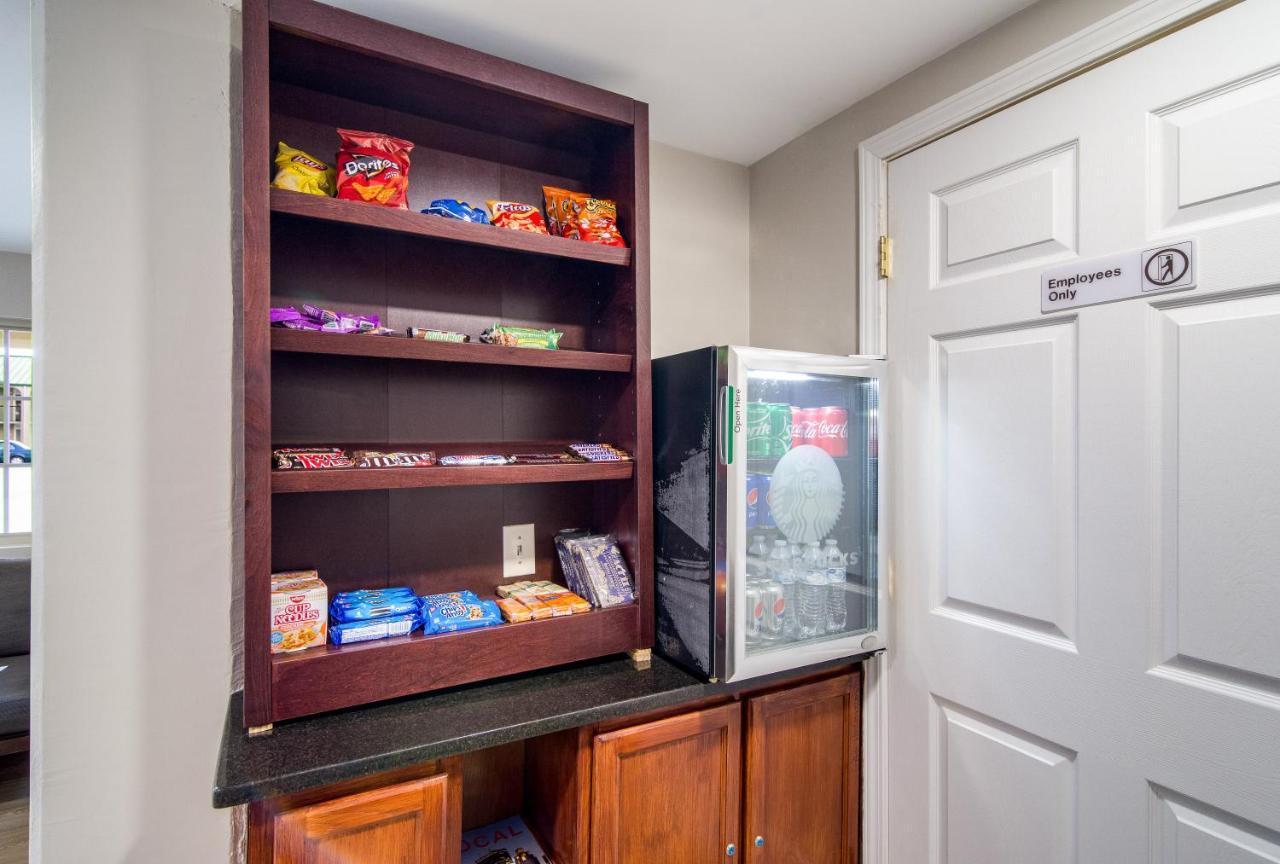 The Townhouse Inn Highpoint 외부 사진