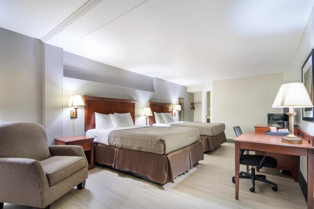 The Townhouse Inn Highpoint 외부 사진