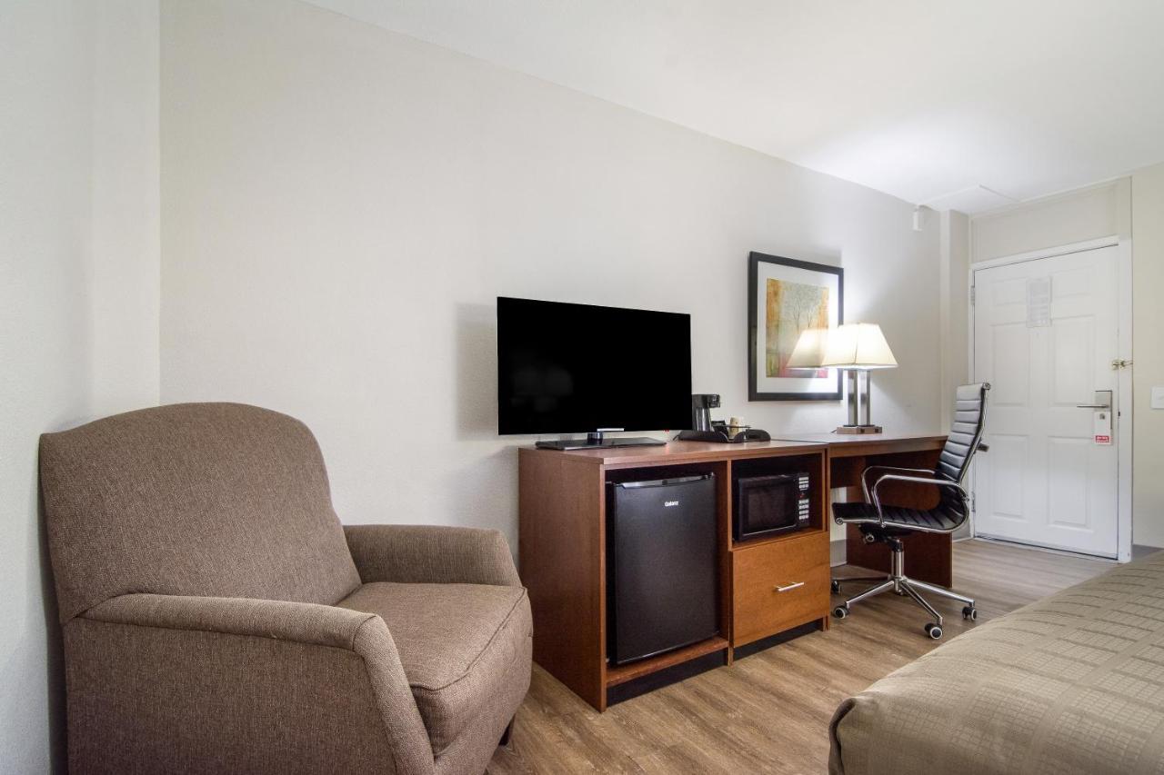 The Townhouse Inn Highpoint 외부 사진