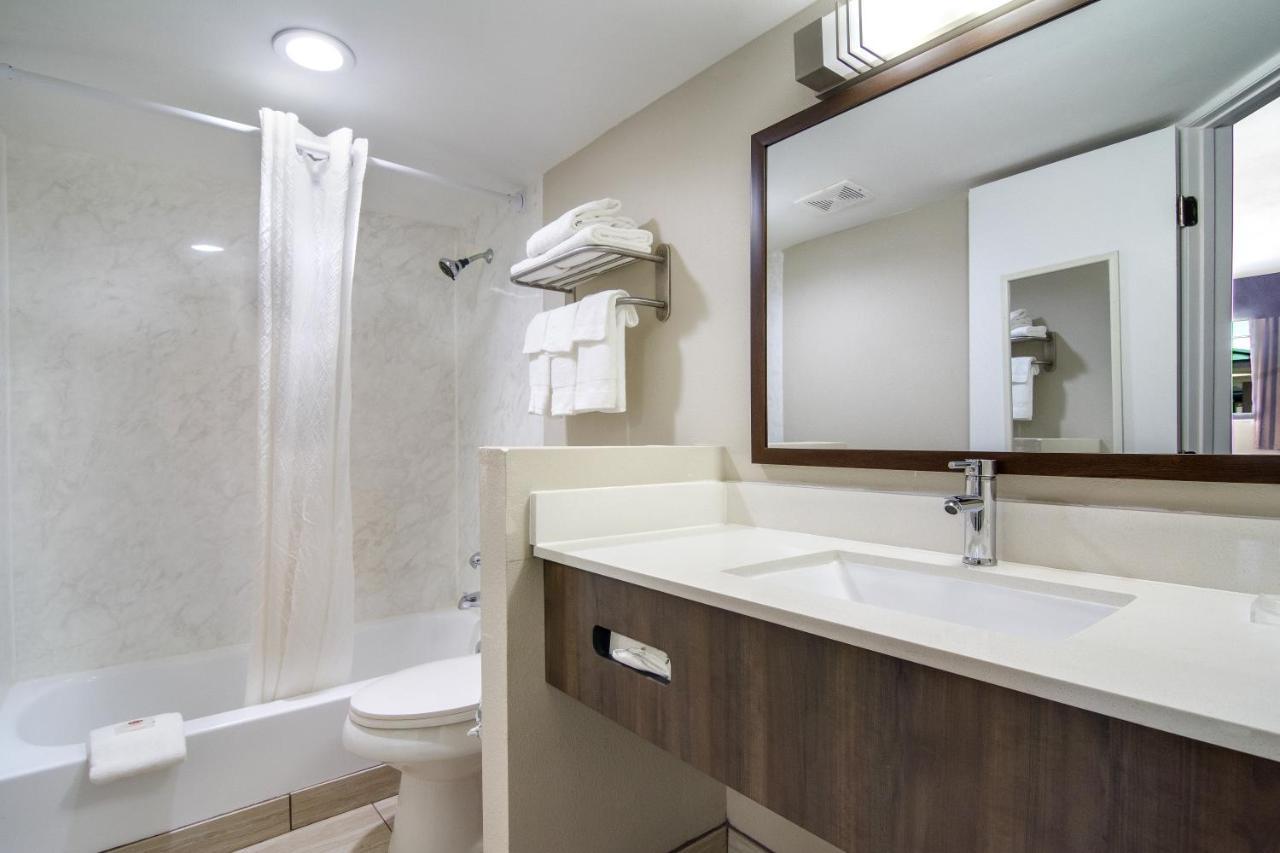 The Townhouse Inn Highpoint 외부 사진