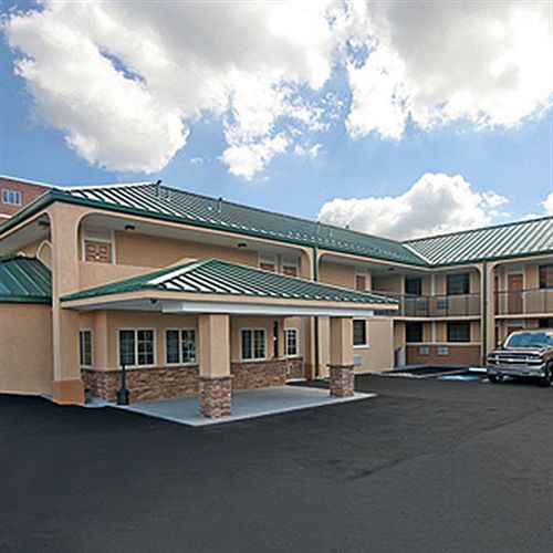 The Townhouse Inn Highpoint 외부 사진