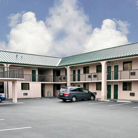 The Townhouse Inn Highpoint 외부 사진